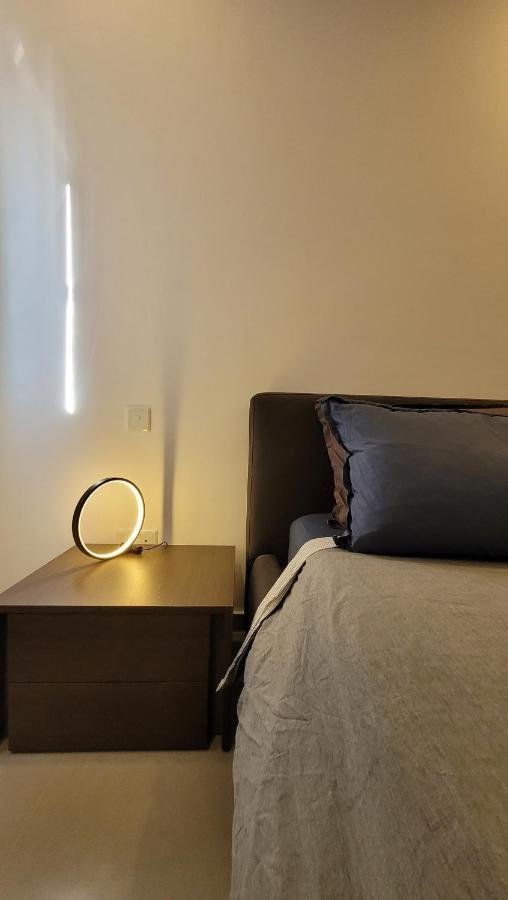 شقة Stylish - Modern - Large Terrace - 2 Bed - 200 M From Sea - Fully Air Con خليج سانت بول المظهر الخارجي الصورة